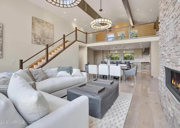 Beautiful Upscale With Views Of Cathedral Rock, A Stream, Lush Fruit Trees