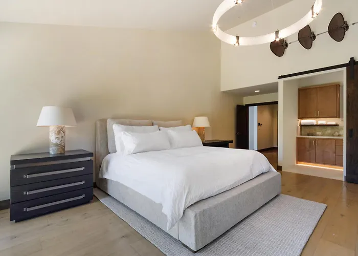 Beautiful Upscale With Views Of Cathedral Rock, A Stream, Lush Fruit Trees