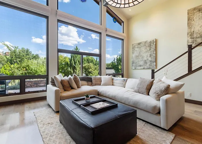 Villa Beautiful Upscale With Views Of Cathedral Rock, A Stream, Lush Fruit Trees *