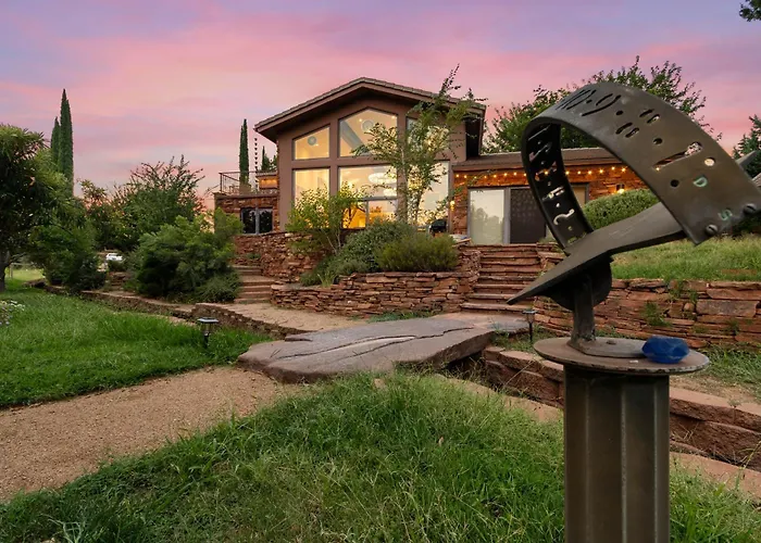 Villa Beautiful Upscale With Views Of Cathedral Rock, A Stream, Lush Fruit Trees Sedona