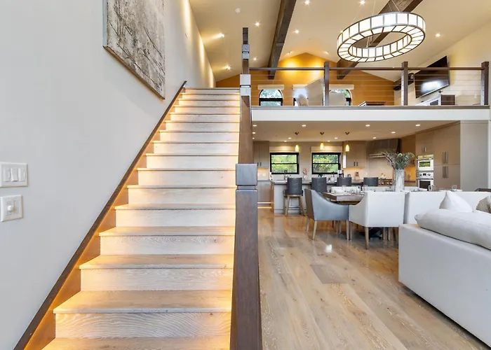 Beautiful Upscale With Views Of Cathedral Rock, A Stream, Lush Fruit Trees