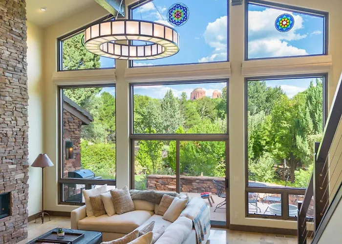 Villa Beautiful Upscale With Views Of Cathedral Rock, A Stream, Lush Fruit Trees Sedona