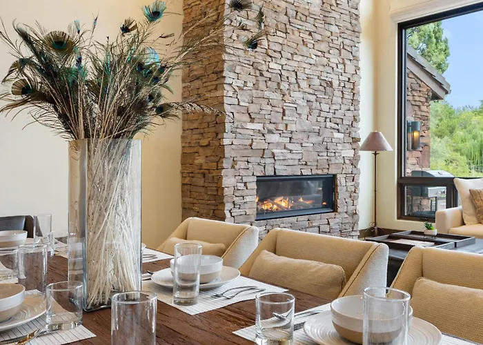 Beautiful Upscale With Views Of Cathedral Rock, A Stream, Lush Fruit Trees Sedona
