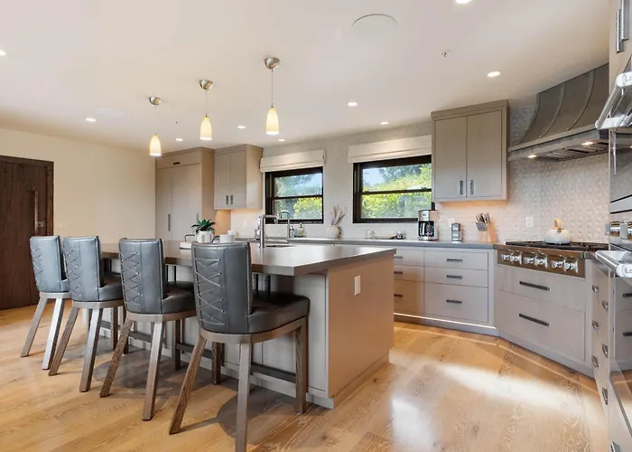 Beautiful Upscale With Views Of Cathedral Rock, A Stream, Lush Fruit Trees