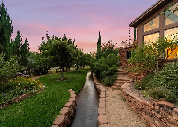 Villa Beautiful Upscale With Views Of Cathedral Rock, A Stream, Lush Fruit Trees