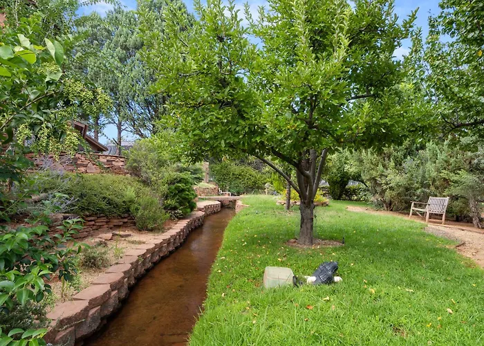 Beautiful Upscale With Views Of Cathedral Rock, A Stream, Lush Fruit Trees *